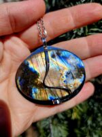 Labradorit prívesok na platničke z chir.ocele