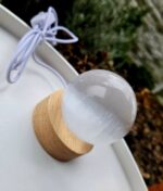 Selenit guľa 6cm na svetelnom stojane – Obrázok 2