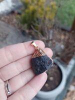 Turmalín čierny prívesok surový zlatý č.5