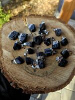 Turmalín čierny prívesok surový