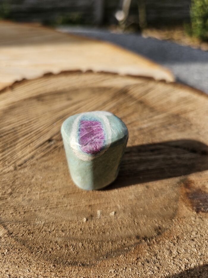 Rubín Zoisit leštený č.2 – Obrázok 2