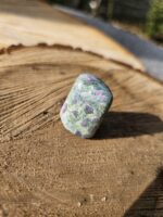 Rubín Zoisit leštený č.7