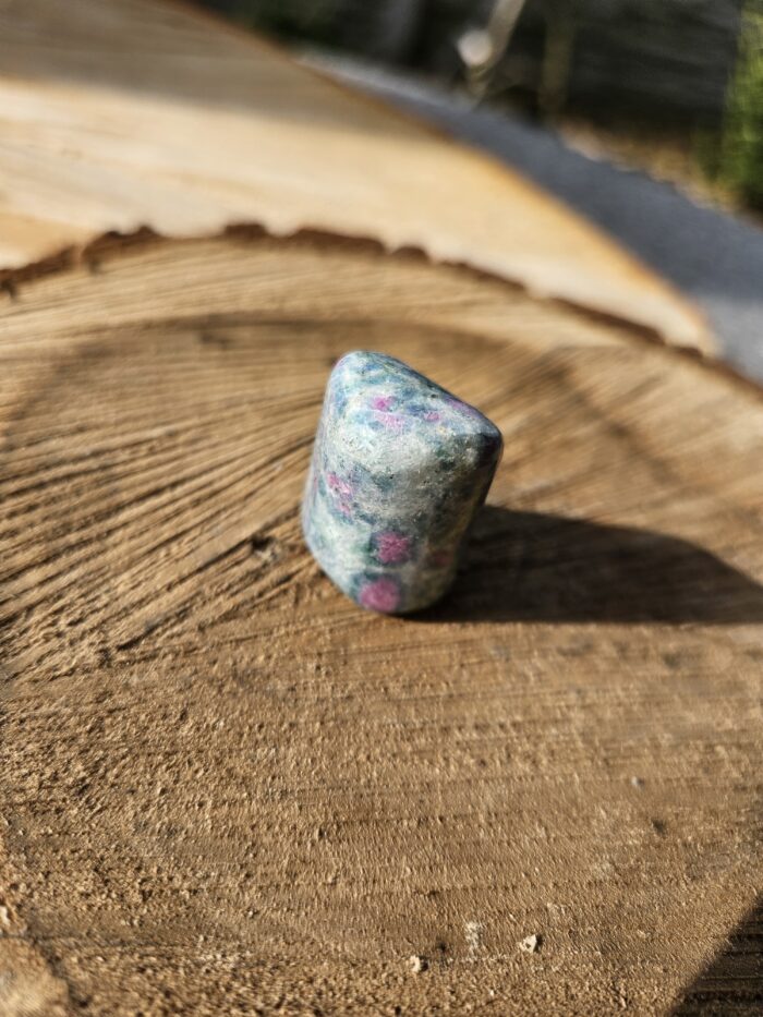 Rubín Zoisit leštený č.7 – Obrázok 2