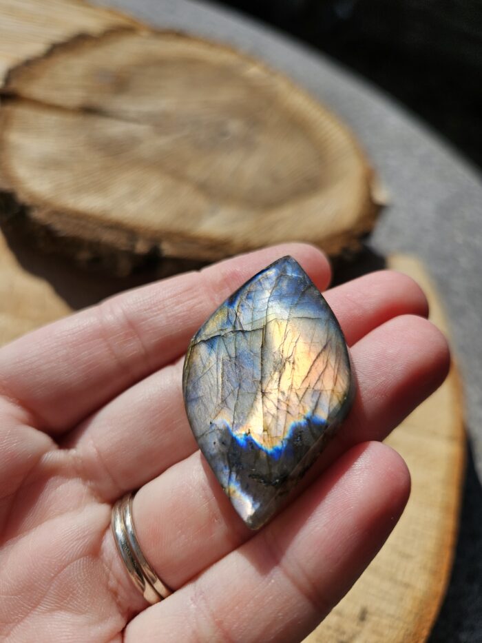 Labradorit leštený KABOŠON č.1 – Obrázok 2