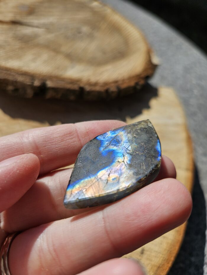 Labradorit leštený KABOŠON č.1 – Obrázok 3