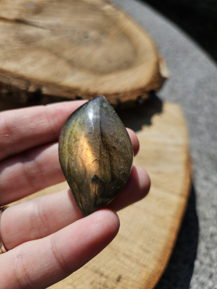 Labradorit leštený KABOŠON č.2 – Obrázok 2
