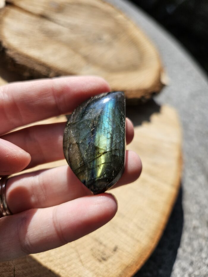 Labradorit leštený KABOŠON č.3 – Obrázok 3