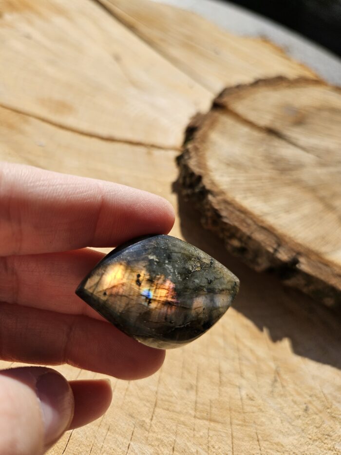 Labradorit leštený KABOŠON č.6 – Obrázok 3