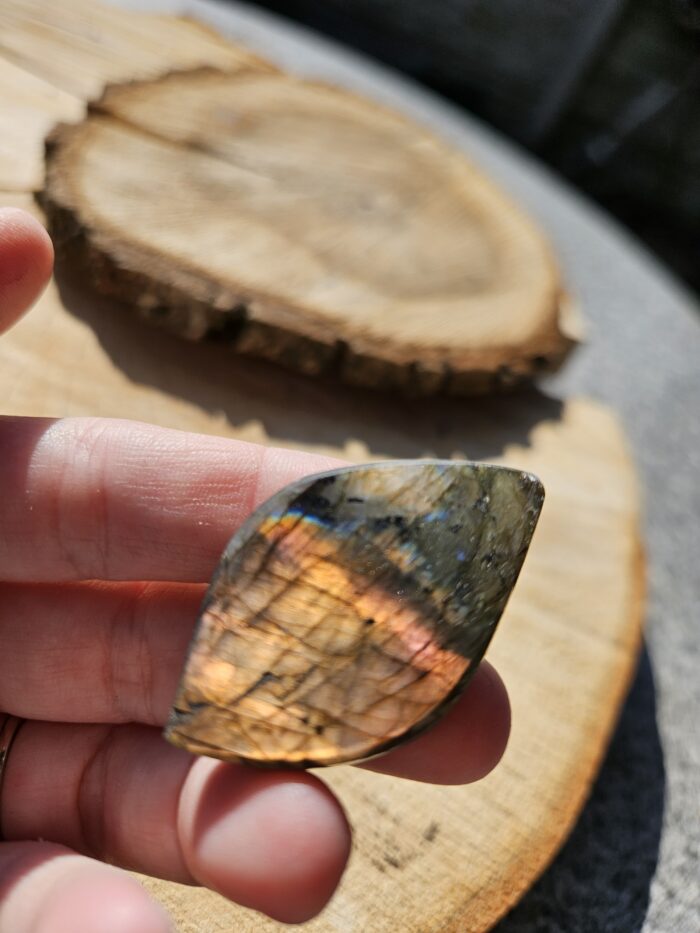 Labradorit leštený KABOŠON č.6 – Obrázok 4