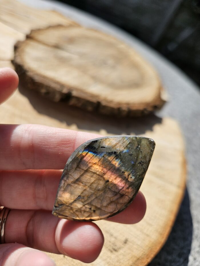 Labradorit leštený KABOŠON č.6 – Obrázok 5