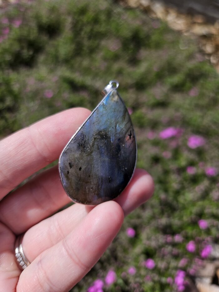 Labradorit prívesok č.5 – Obrázok 2