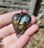 Labradorit prívesok na platničke z chir.ocele  č.1