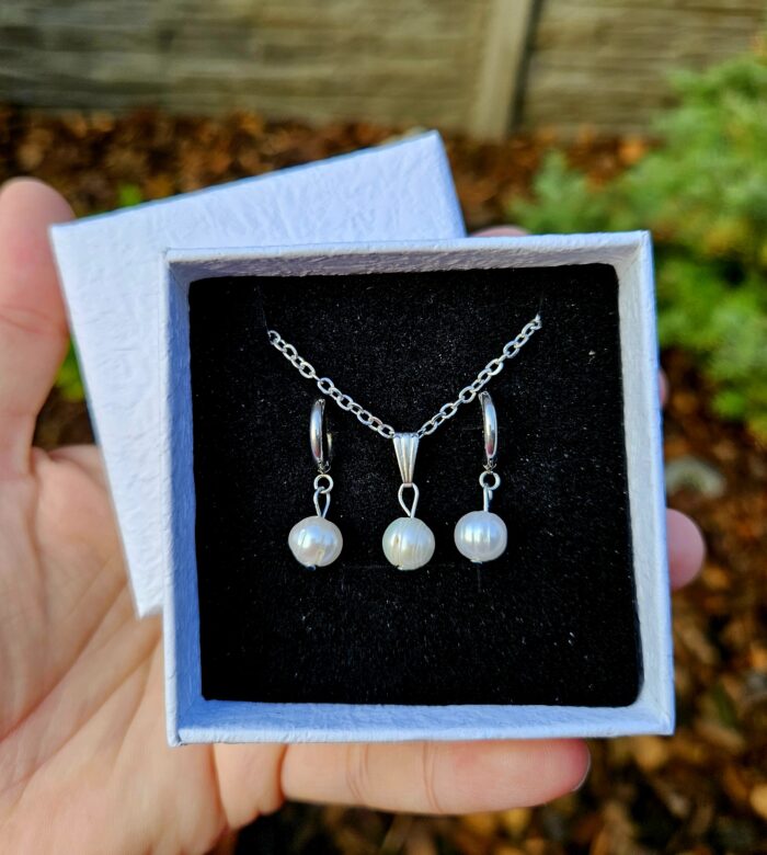 Perly riečne SET (prívesok na retiazke+náušnice) chir.oceľ – Obrázok 2