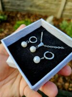 Perly riečne SET (prívesok na retiazke+náušnice) chir.oceľ – Obrázok 3