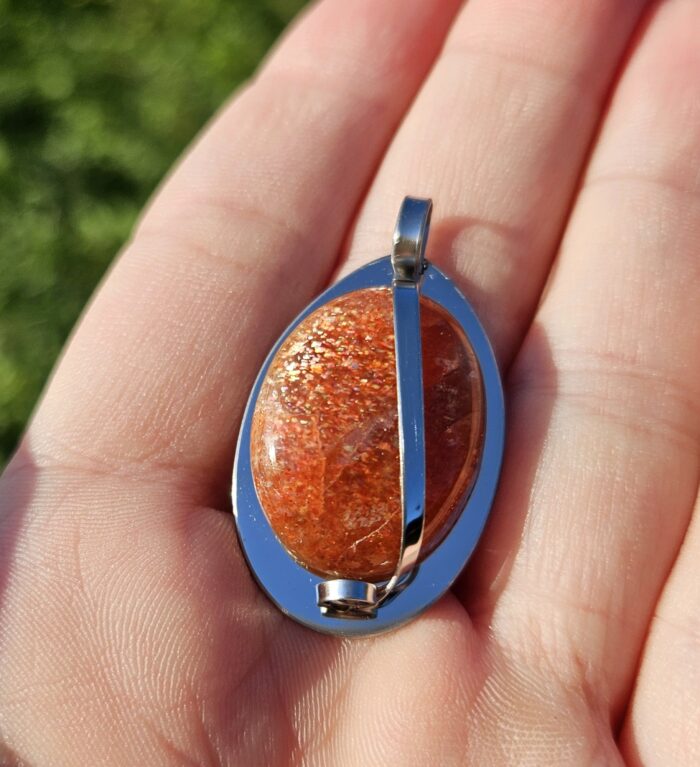 Slnečný kameň prívesok na platničke chir.oceľ – Obrázok 3