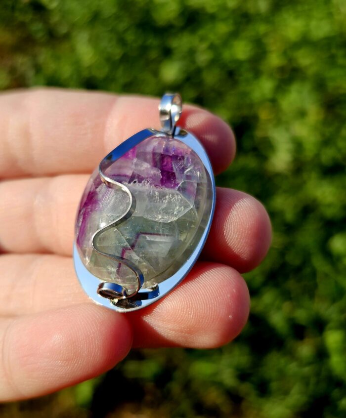 Fluorit prívesok na platničke z chir.ocele – Obrázok 3