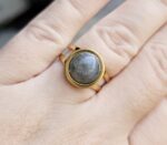 Prsteň Labradorit chir.oceľ zlatá
