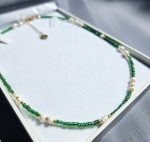 Perly riečne biele náhrdelník zlato/zelený