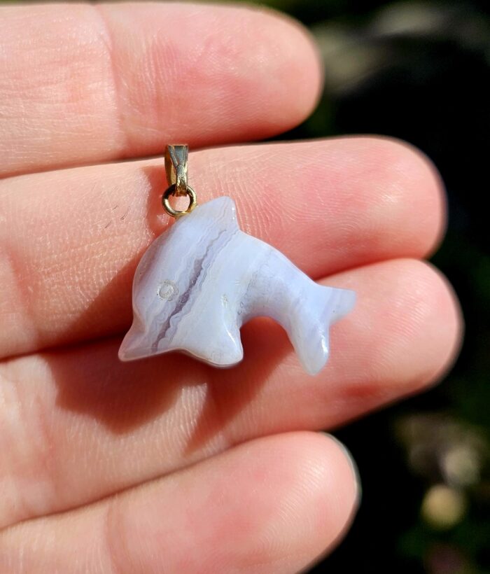 Chalcedón modrý prívesok DELFÍN č.2 – Obrázok 2