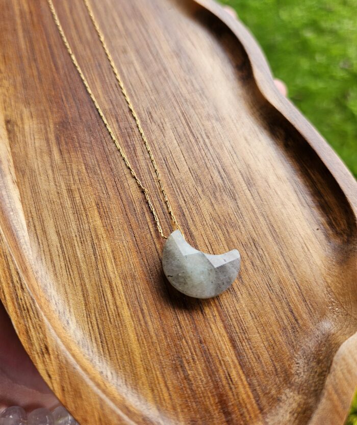 Labradorit prívesok na retiazke MESIAC – Obrázok 2