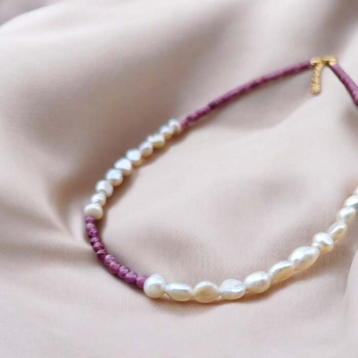 Perly riečne biele + Jadeit fialový náhrdelník – Obrázok 2