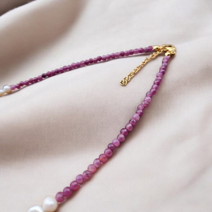 Perly riečne biele + Jadeit fialový náhrdelník – Obrázok 3