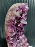 Ametyst drúza na zlatom stojane 1,67kg – Obrázok 7