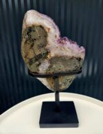 Ametyst AAA matná drúza s Kalcitom na čiernom stojane 2,46kg (otočný stojan) – Obrázok 5