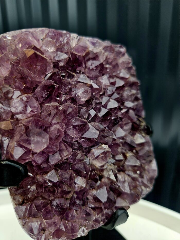 Ametyst AAA drúza na čiernom stojane 0,65kg – Obrázok 2