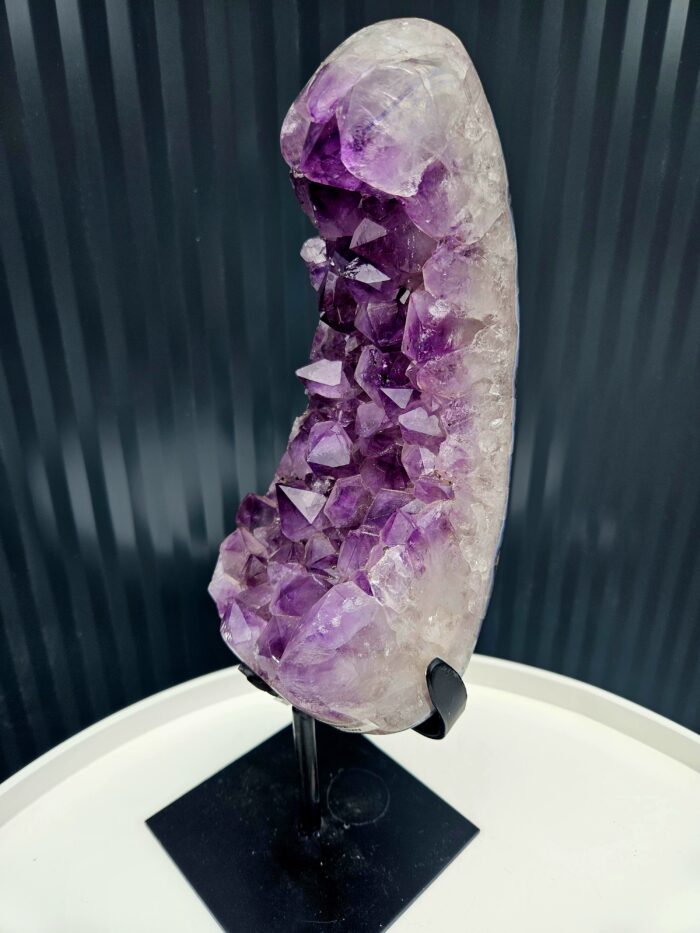 Ametyst AAA drúza na čiernom stojane 2,24kg – Obrázok 6