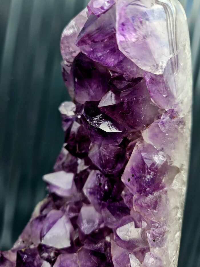 Ametyst AAA drúza na čiernom stojane 2,24kg – Obrázok 7