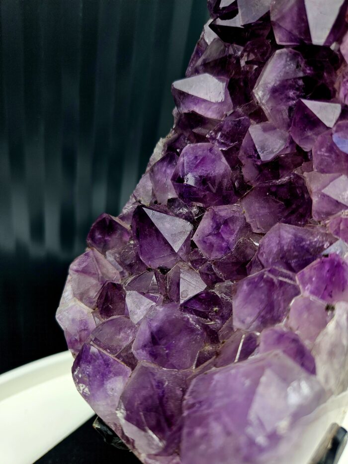 Ametyst AAA drúza na čiernom stojane 2,24kg – Obrázok 8