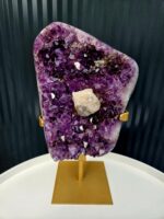 Ametyst zbierkový AAA drúza s Kalcitom na čiernom stojane 2,34kg