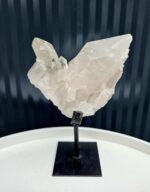 Krištáľová drúza na čiernom stojane 0,74kg