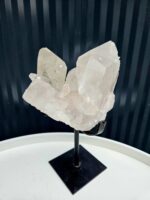 Krištáľová drúza na čiernom stojane 0,74kg – Obrázok 2