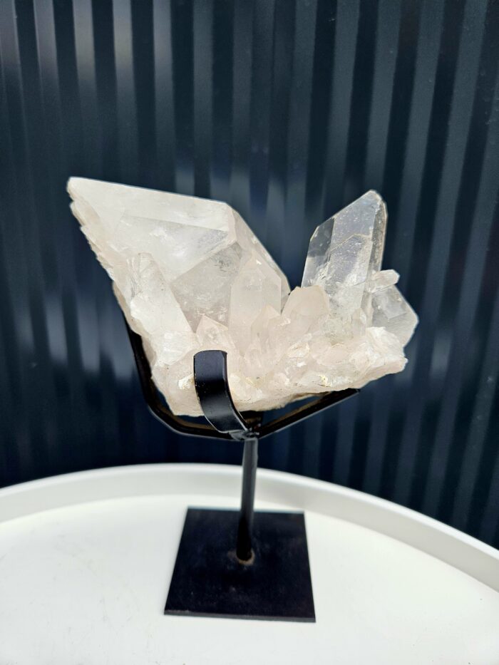 Krištáľová drúza na čiernom stojane 0,74kg – Obrázok 4