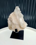 Krištáľová drúza na čiernom stojane 1,26kg – Obrázok 3