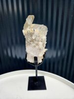 Krištáľová drúza na čiernom stojane 0,6kg