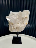 Krištáľová drúza na čiernom stojane 0,84kg