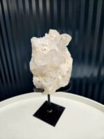 Krištáľová drúza na čiernom stojane 0,84kg – Obrázok 2