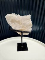 Krištáľová drúza na čiernom stojane 0,84kg – Obrázok 3