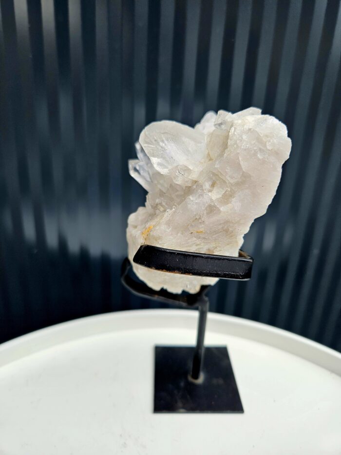 Krištáľová drúza na čiernom stojane 0,84kg – Obrázok 4