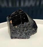 Turmalín čierny obelisk surový/leštený kg 0,30kg