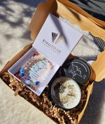 Sviečka + náramok znamenie STRELEC v darčekovej krabičke