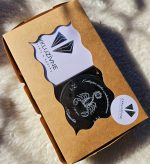 Sviečka + náramok znamenie ŠKORPIÓN v darčekovej krabičke – Obrázok 2