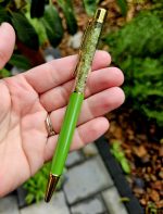 Pero ZELENÉ - Olivín