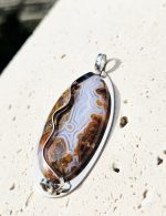 Achát MAROKO prívesok na platničke z chir.ocele – Obrázok 2