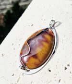 Achát MAROKO prívesok na platničke z chir.ocele – Obrázok 2