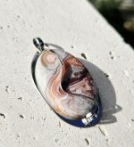 Achát MAROKO prívesok na platničke z chir.ocele – Obrázok 3