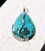 Chryzokol prívesok na platničke z chir.ocele